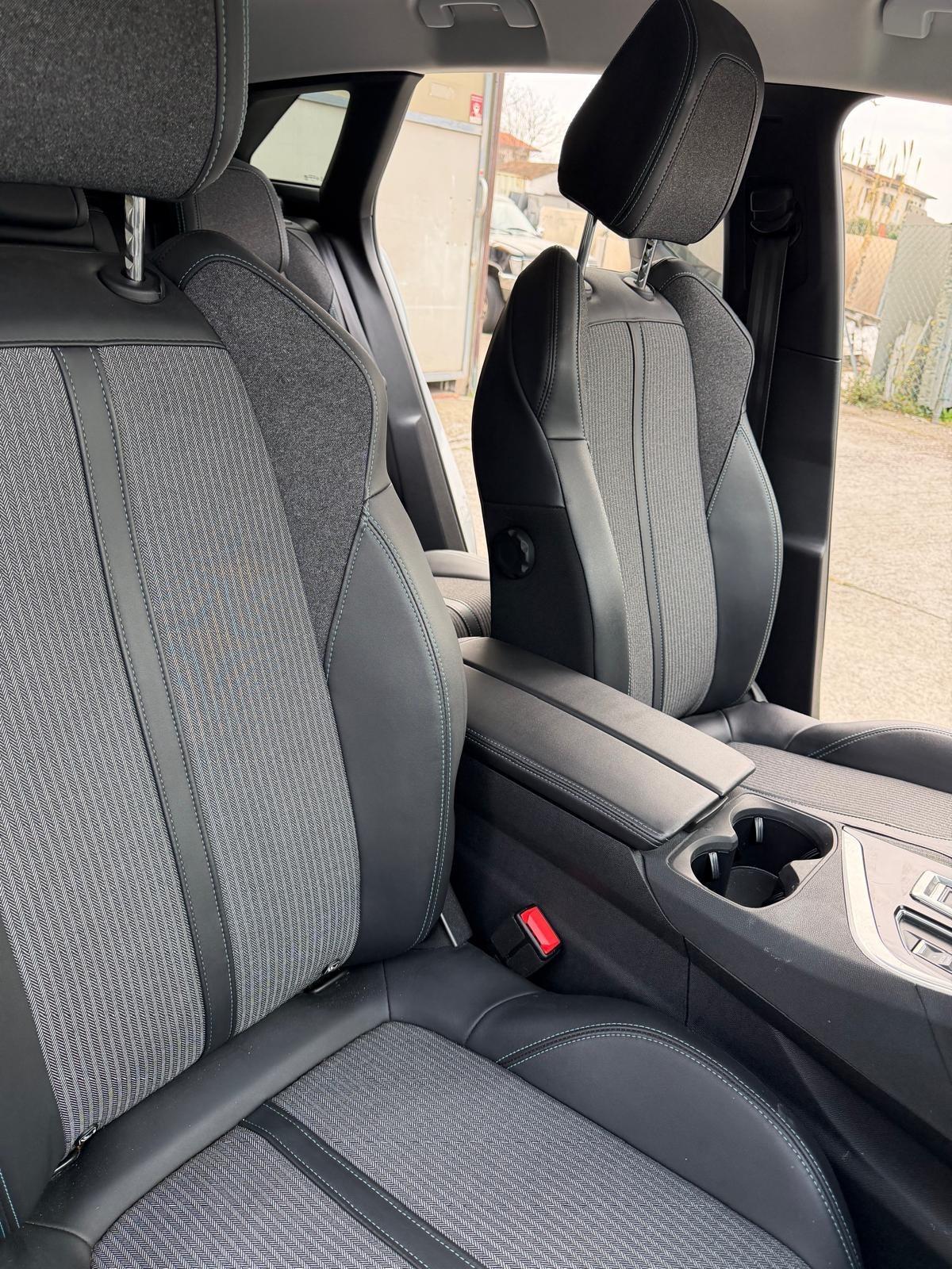 Peugeot 3008 BlueHDi 130 S&S EAT8 Allure