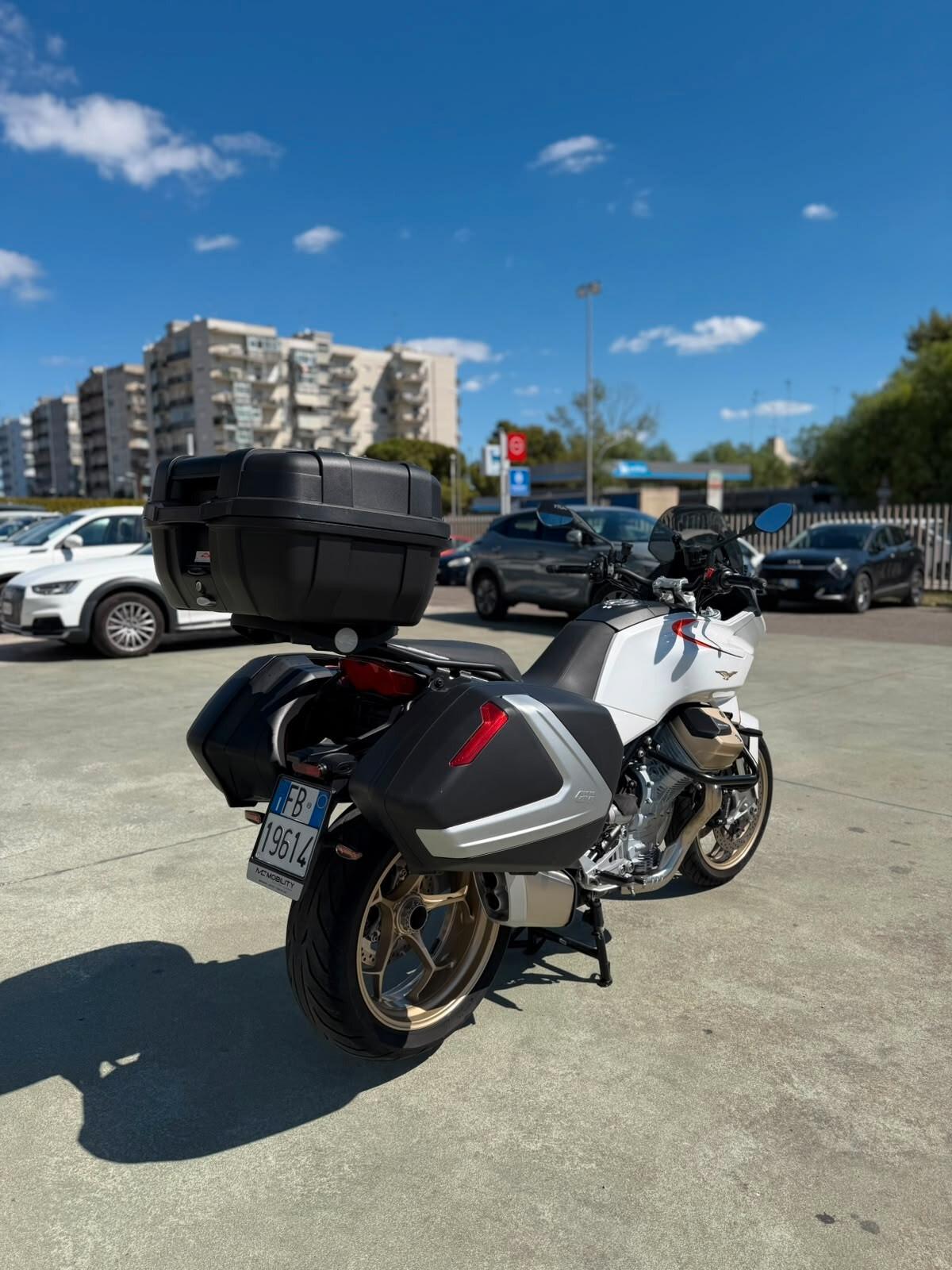 MOTO GUZZI V100 MANDELLO – 2022 – 9.000 KM