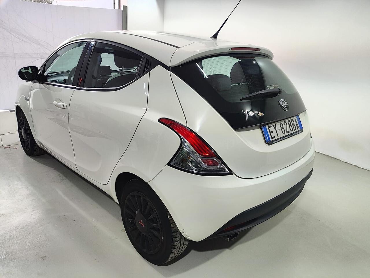 Lancia Ypsilon 1.2 69 CV 5 porte GPL Ecochic Plati