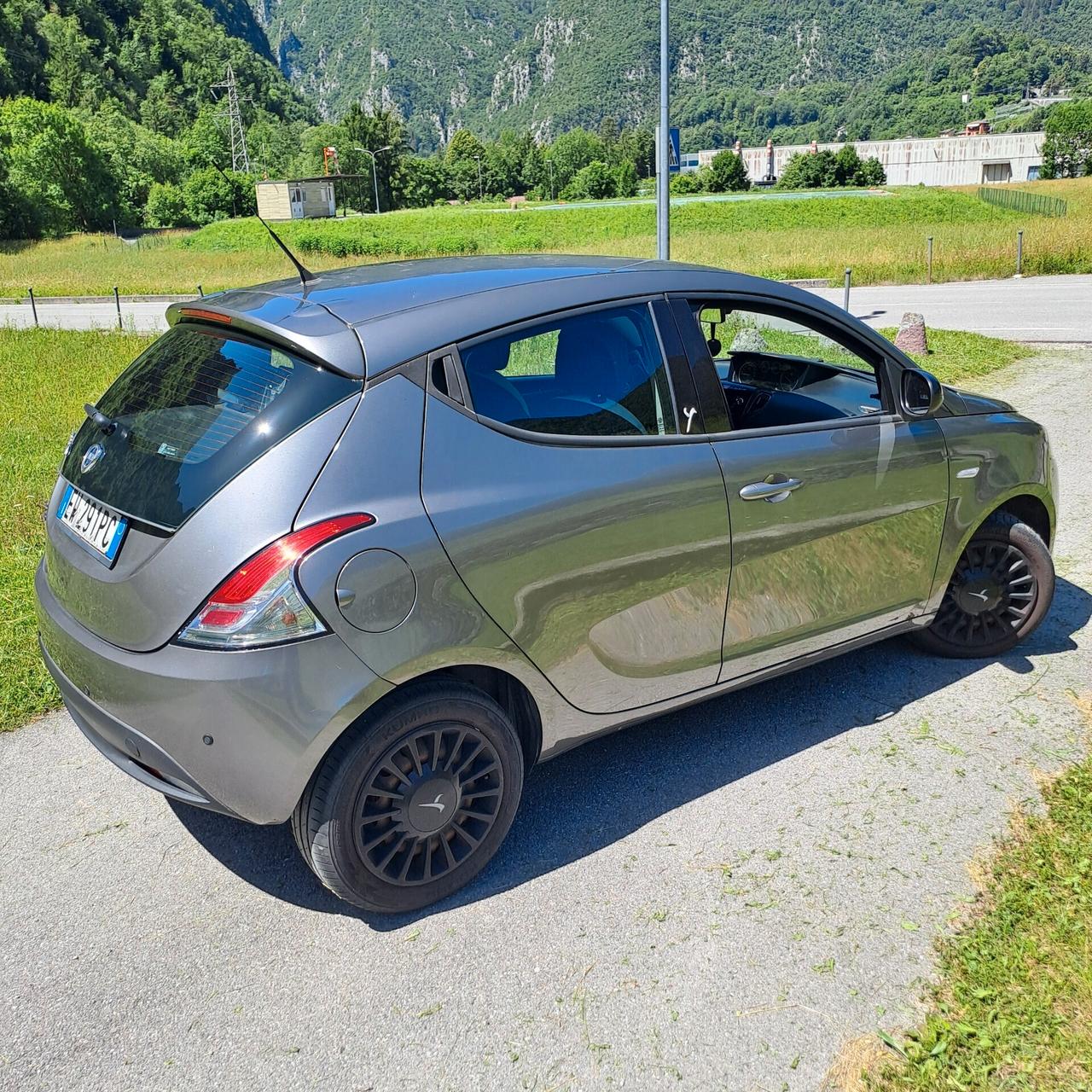 Lancia Ypsilon 1.3 MJT - OK NEOPATENTATI