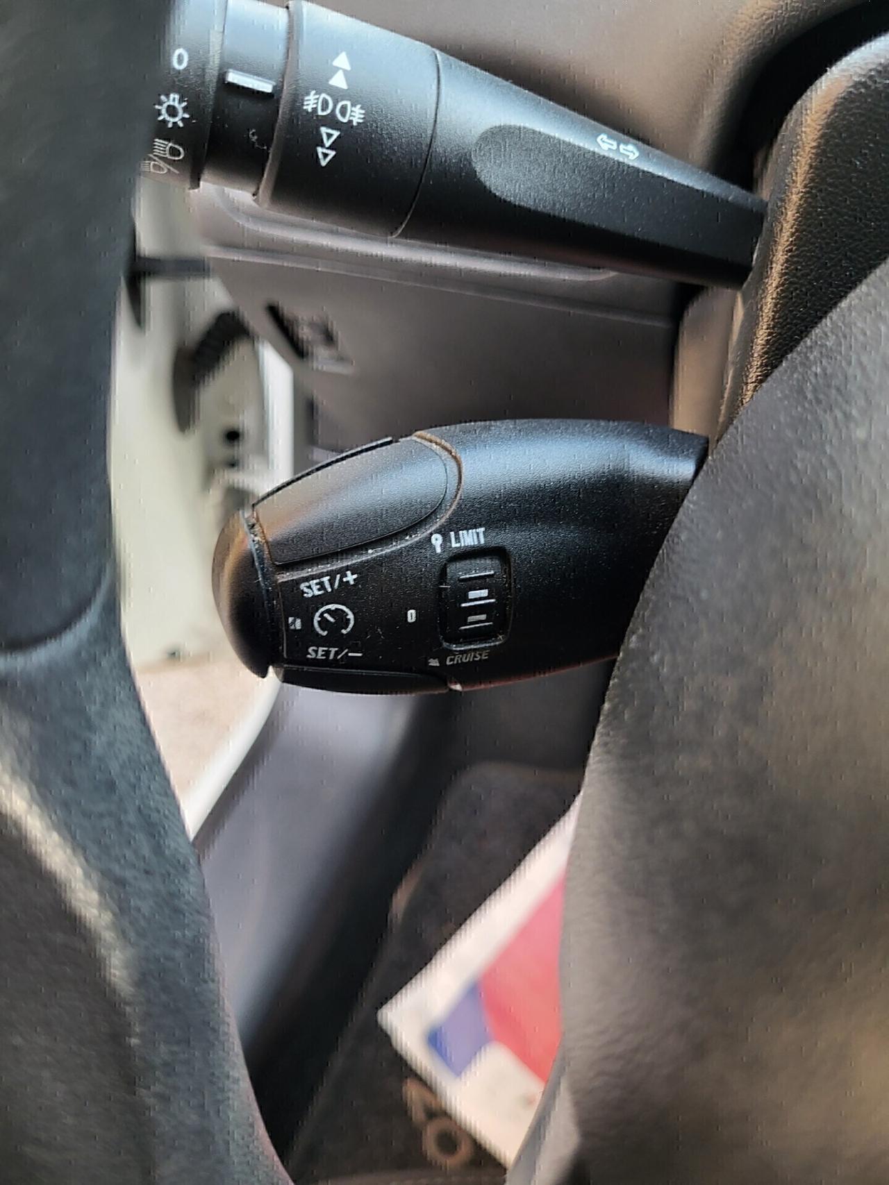 PEUGEOT 208 1,4 HDI-UNICA PROPRIETAR-4 REVISIONI