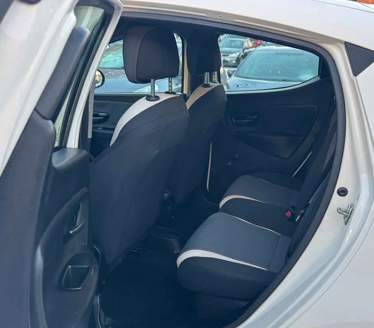 Lancia Ypsilon 0.9 TwinAir 85 CV 5 porte S&S Gold