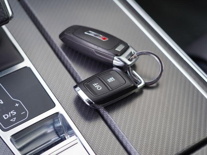 Audi RS6 Avant 4.0 mhev quattro tiptronic