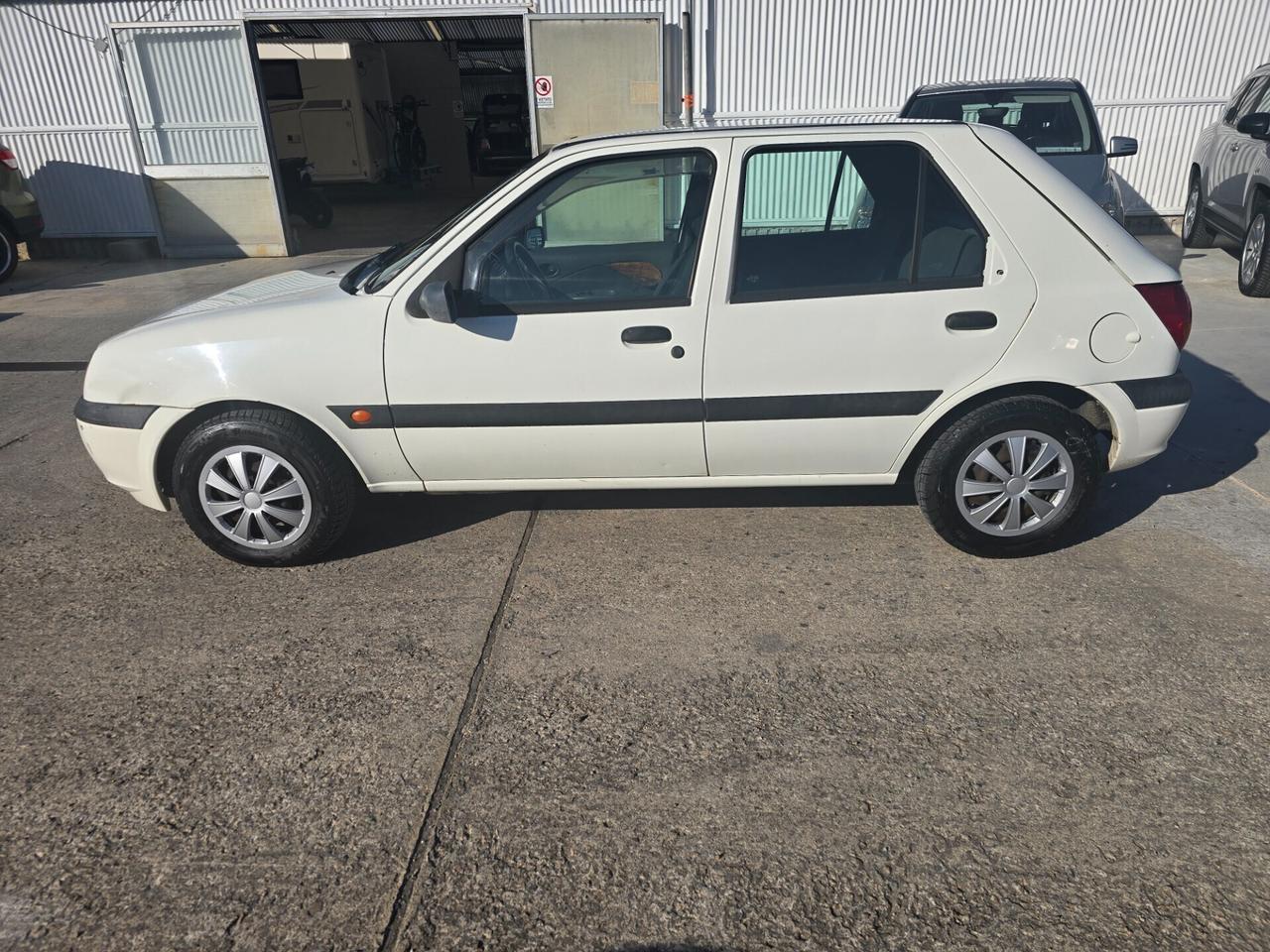 Ford Fiesta 1.4i 16V cat 5 porte Ghia