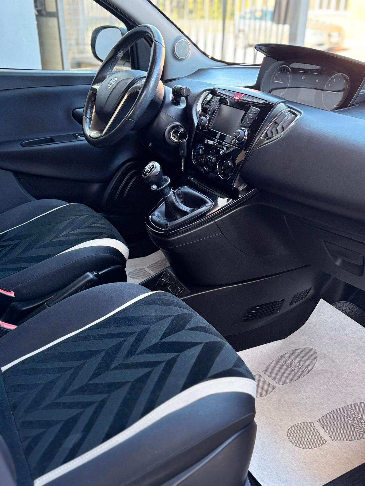 Lancia Ypsilon 1.2 69 CV Platinum