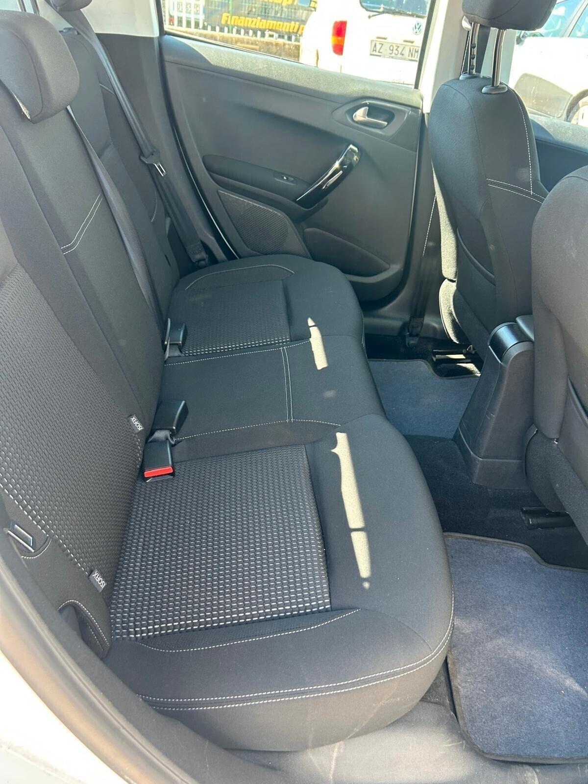 Peugeot 208 PureTech 82 5 porte Allure ok neo patentati