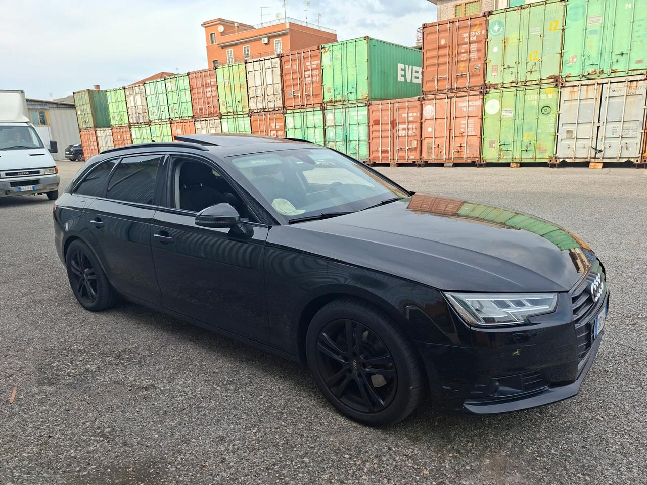 Audi A4 2.0 TDI 150 CV S tronic Total Black TETTO