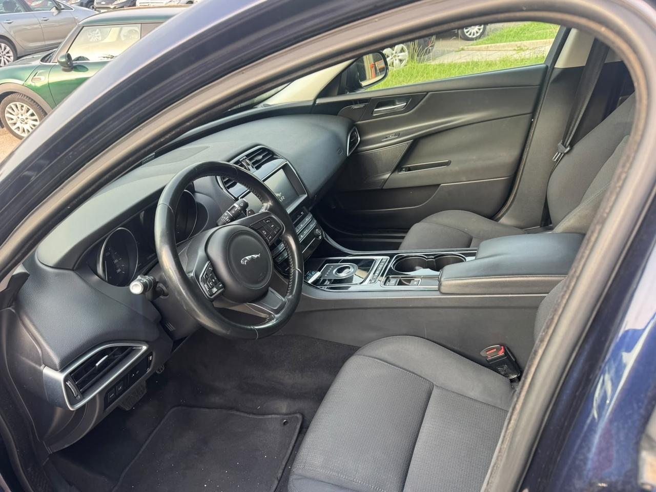 Jaguar XE garantita 12 mesi perfetta
