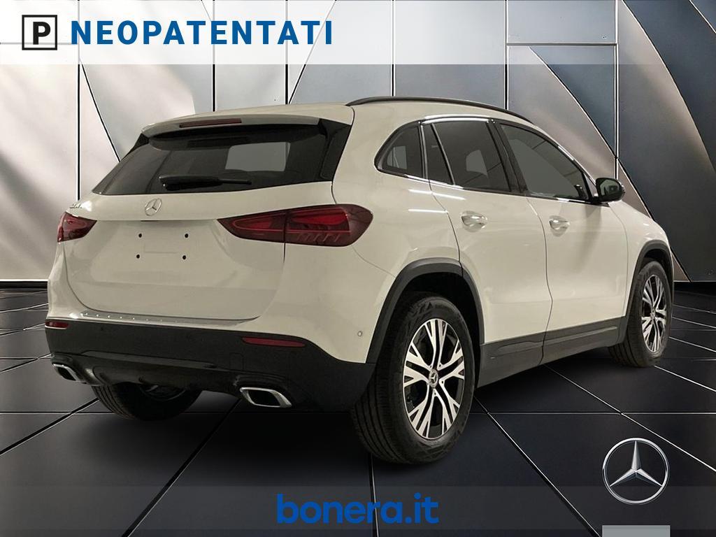 Mercedes GLA 180 180 Progressive Advanced Plus 7G-DCT
