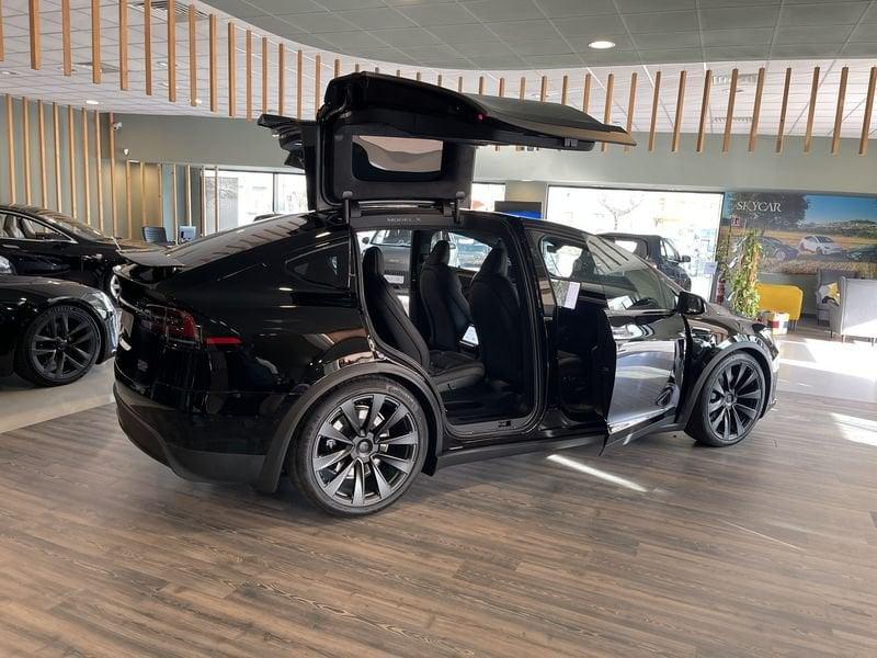 Tesla Model X Plaid 6 Posti