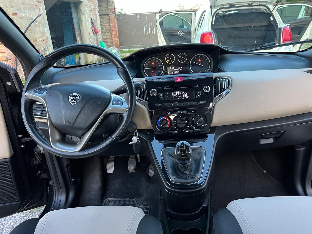 Lancia Ypsilon 0.9 TwinAir 85 CV 5 porte Metano Ecochic Elle