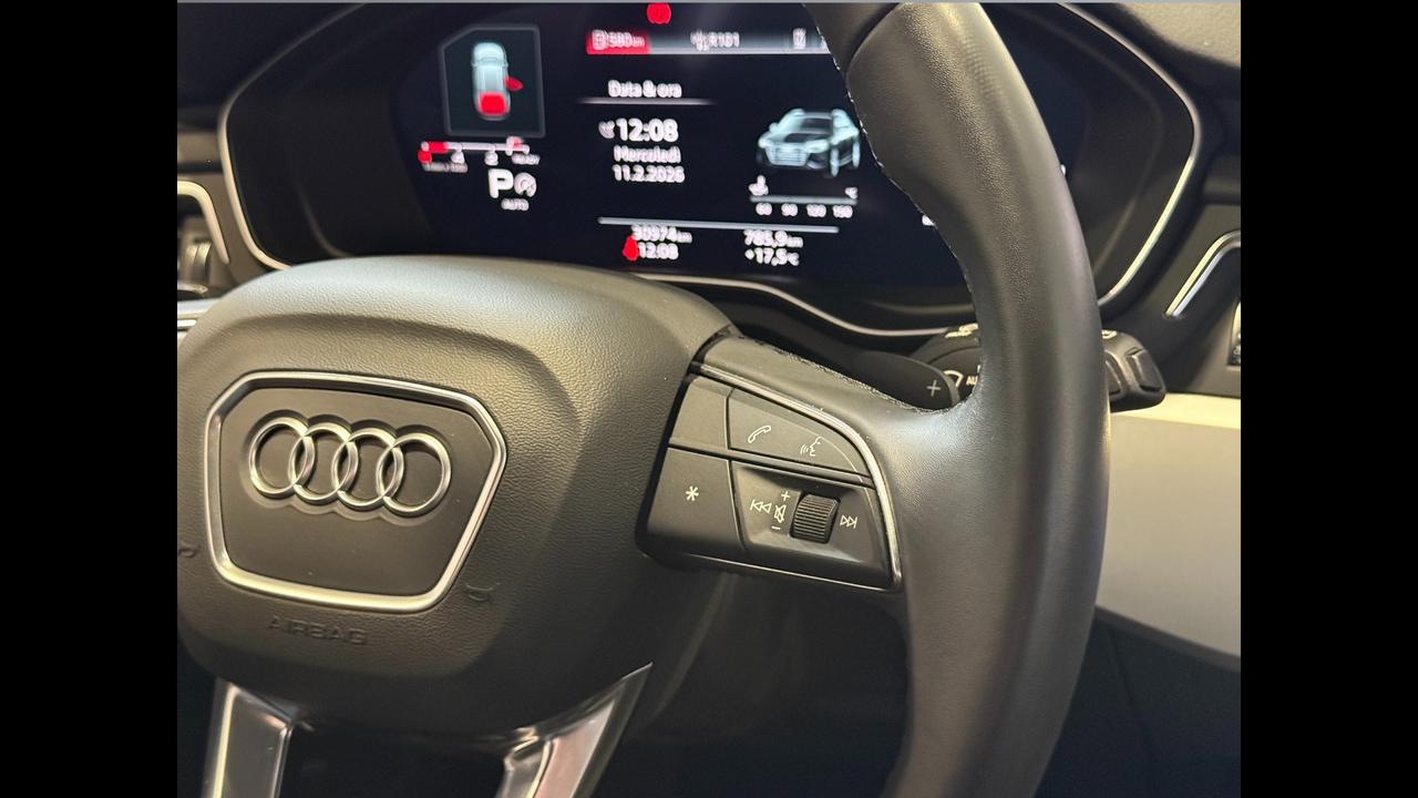 Audi A4 AVANT 30 TDI S TRONIC