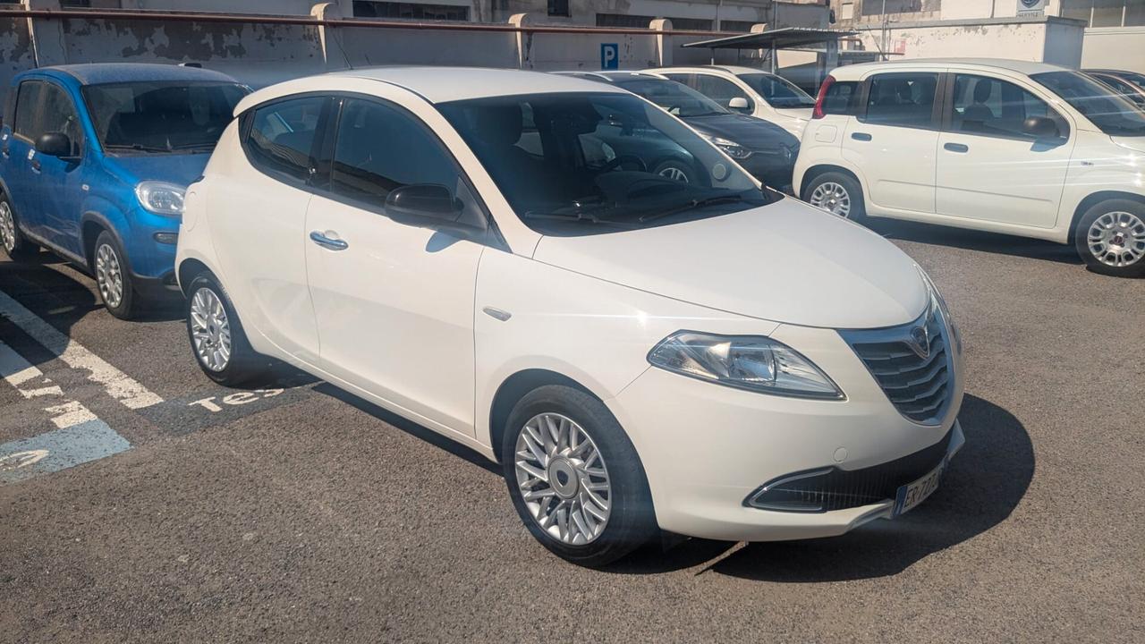 Lancia Ypsilon 1.2 69 CV 5 porte S&S Silver