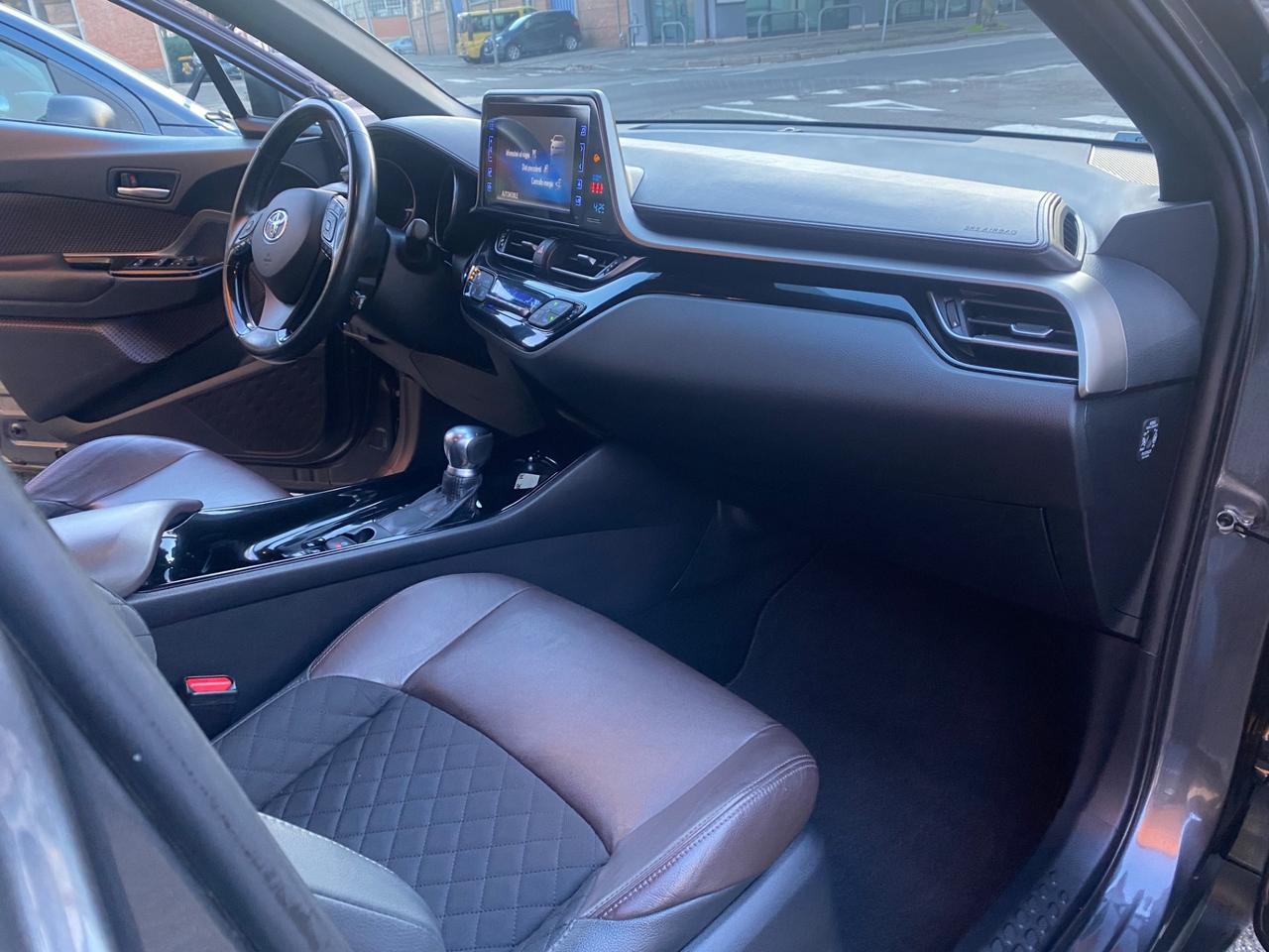 Toyota C-HR 1.8 Hybrid E-CVT Lounge 2WD NEOPATENTATI!!!