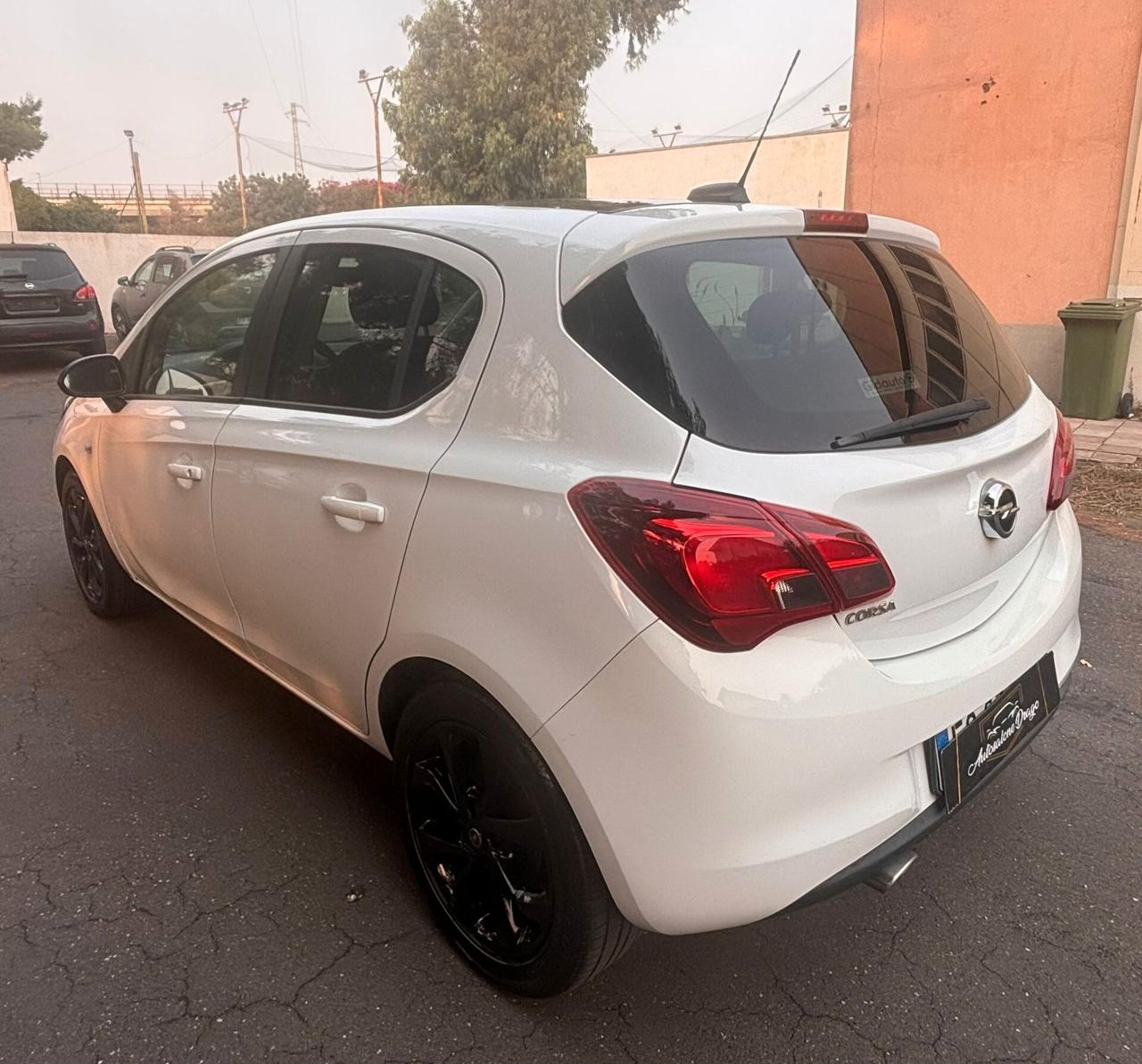 Opel Corsa 1.2 5 porte b-Color