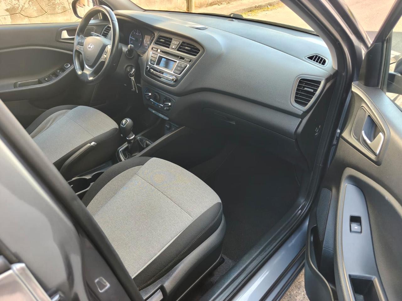 HYUNDAI I20 1.1 CRDI Comfort - 2016