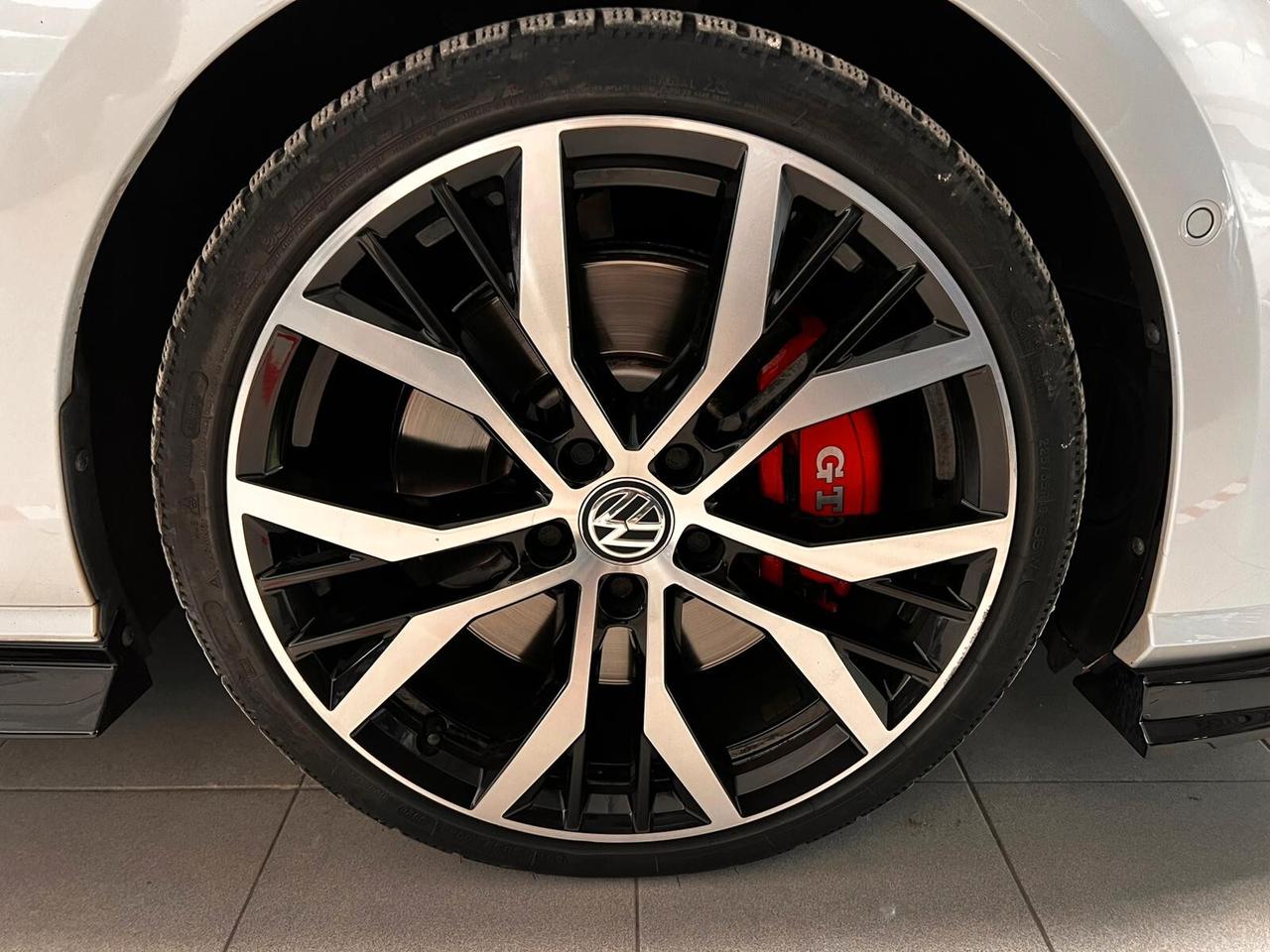 Volkswagen Golf GTI Performance 2.0 245 CV TSI DSG 5p.