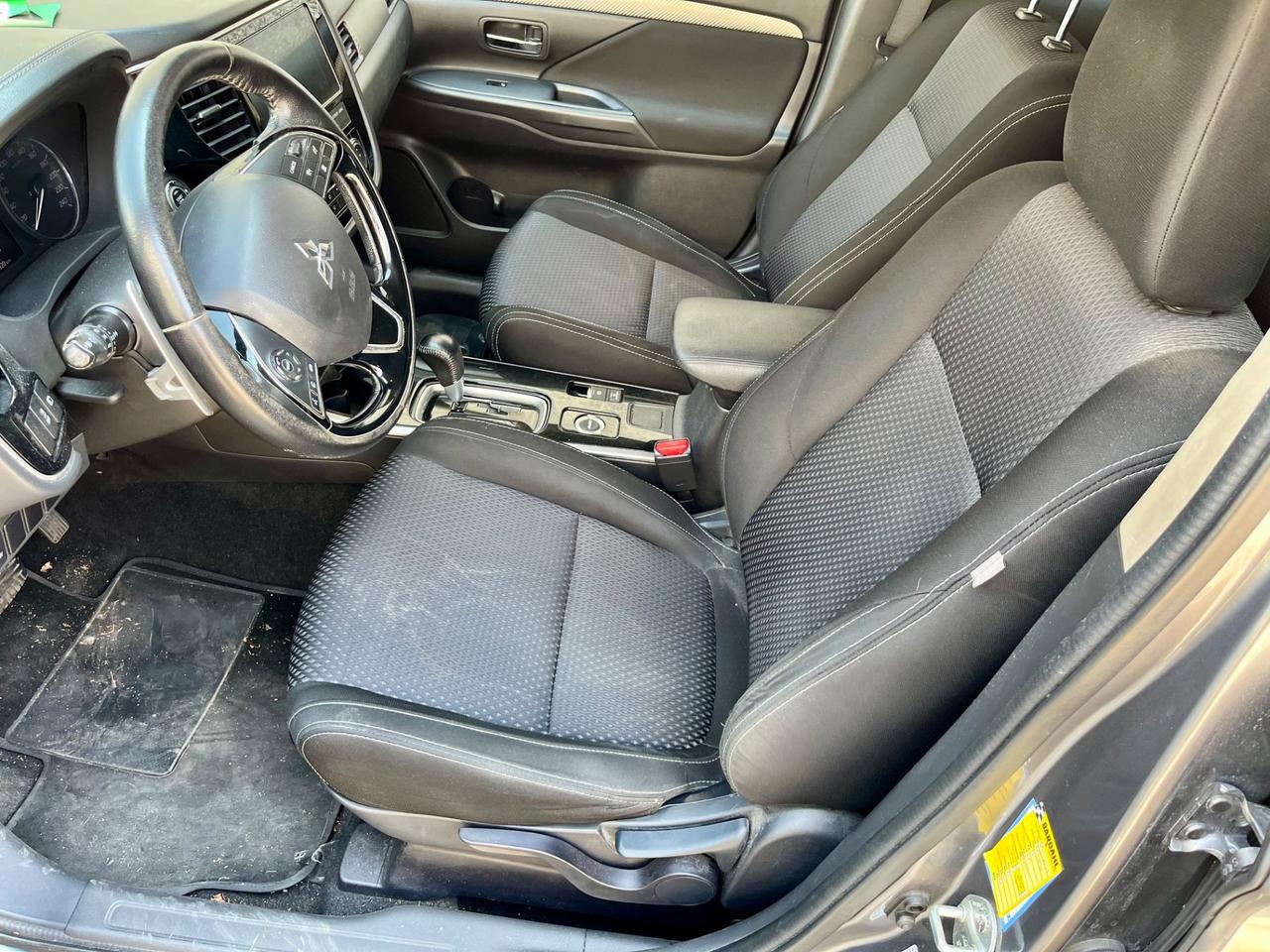Mitsubishi Outlander 2.2 DI-D 4WD Instyle Plus SDA 7 posti