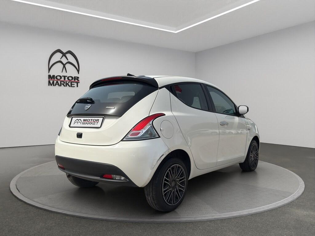 Lancia Ypsilon 5 Porte 1.0 FireFly Hybrid Silver