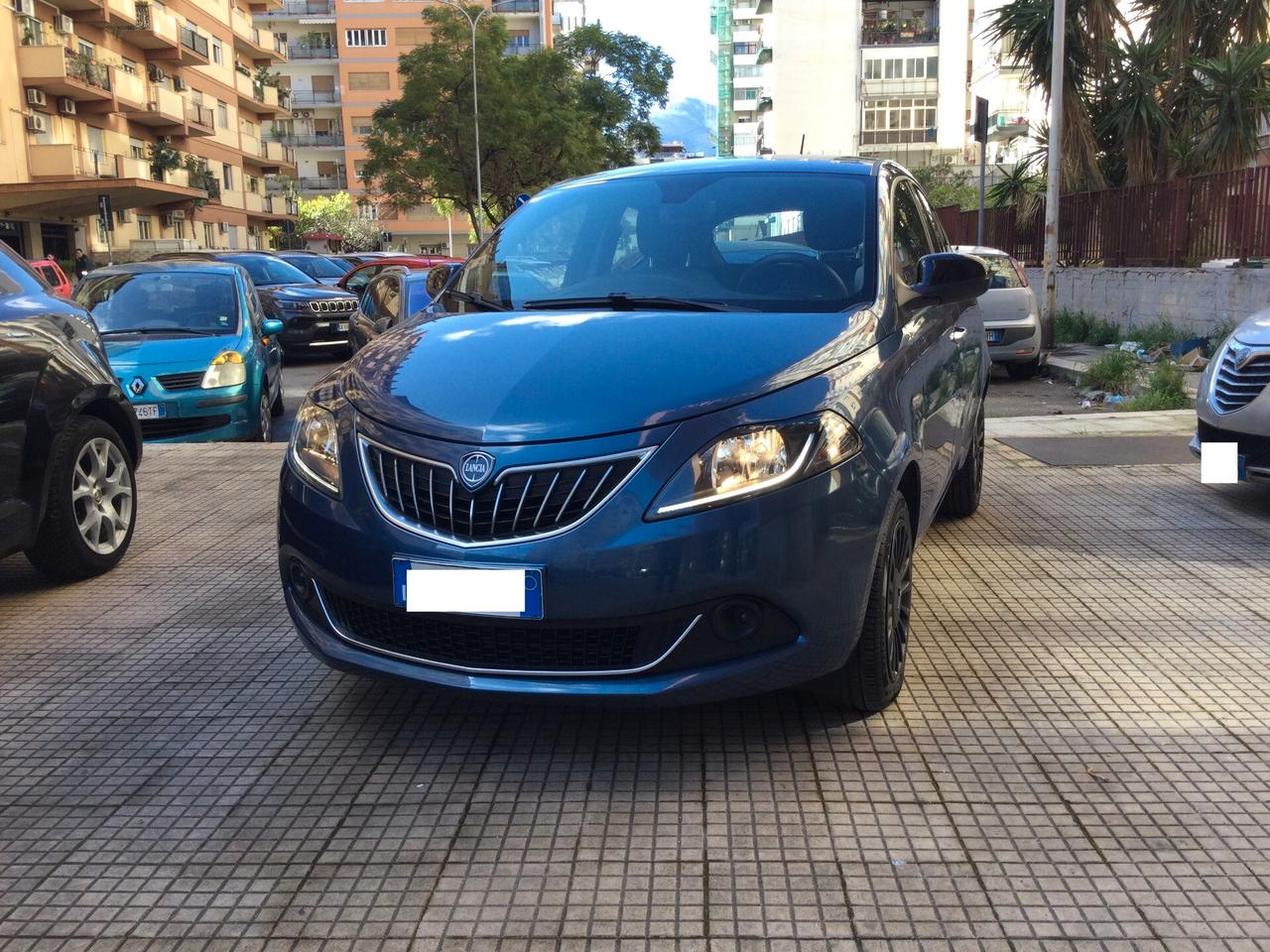 Lancia Ypsilon 1.0 FireFly 5 porte S&S Hybrid Ecochic Silver
