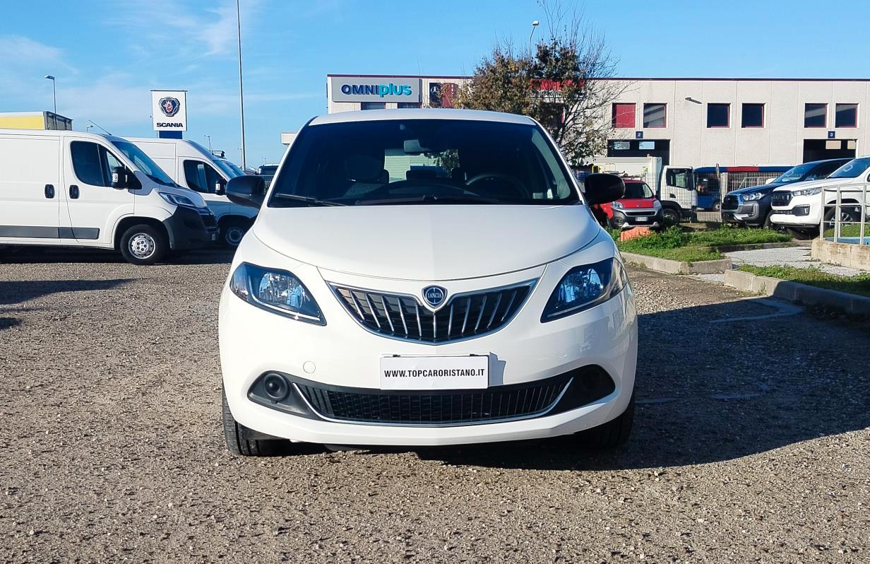 Lancia Ypsilon 1.0 firefly hybrid Silver s&s 70cv