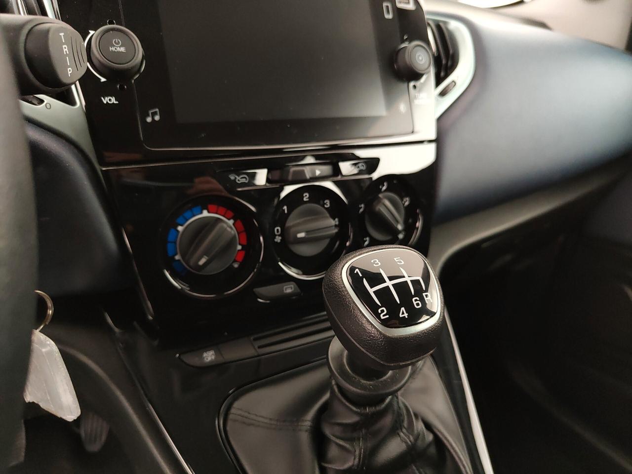 Lancia Ypsilon 1.0 FireFly 5 porte S&S Hybrid Platino