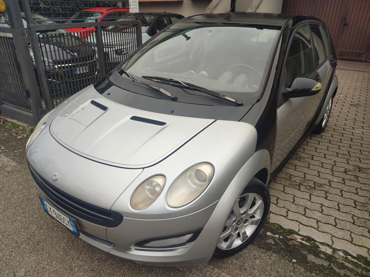 SMART FORFOUR BENZINA TETTO PANORAMICO X NEOPATENTATI