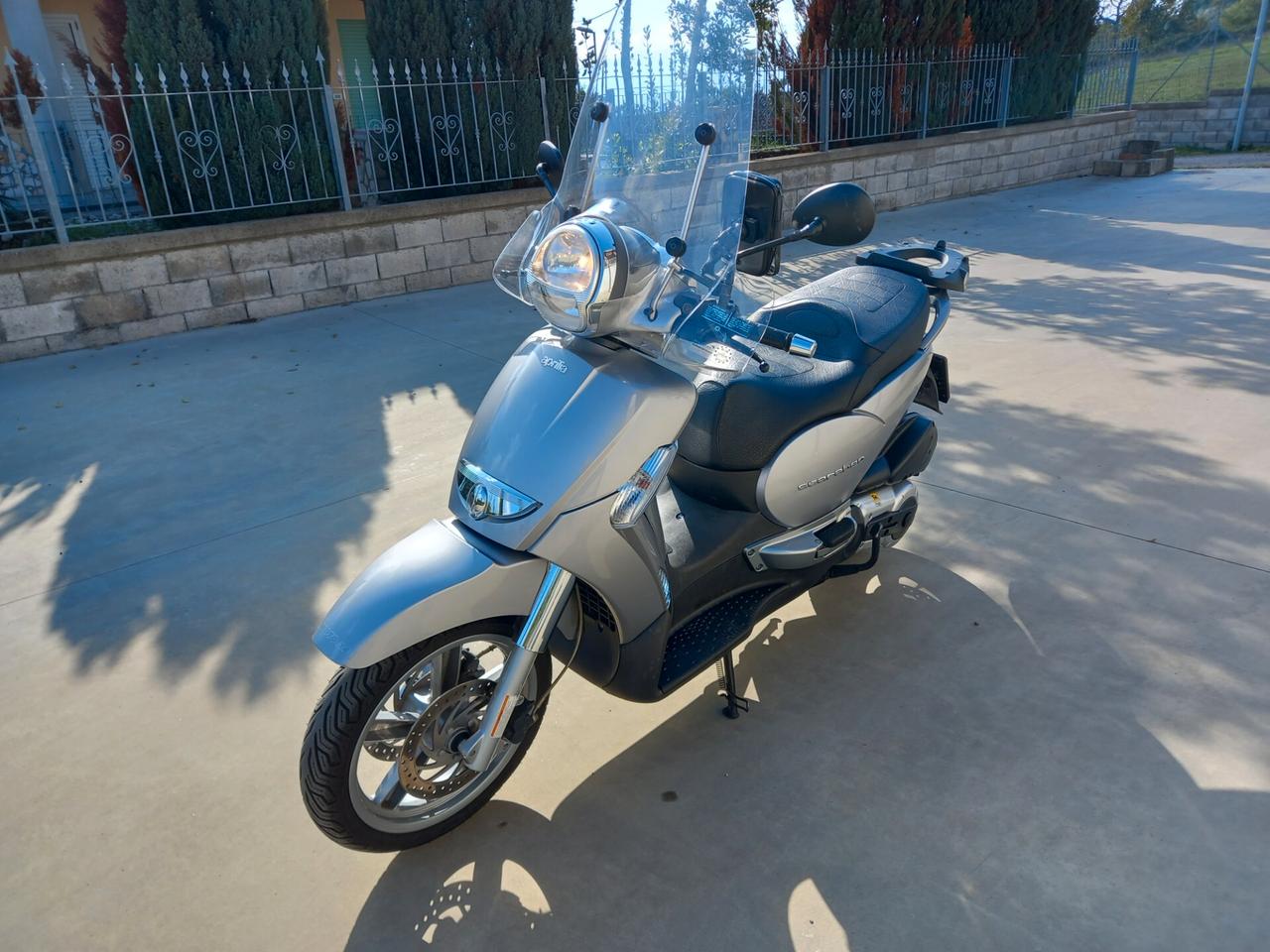 APRILIA SCARABEO 400(MOTORE PIAGGIO)