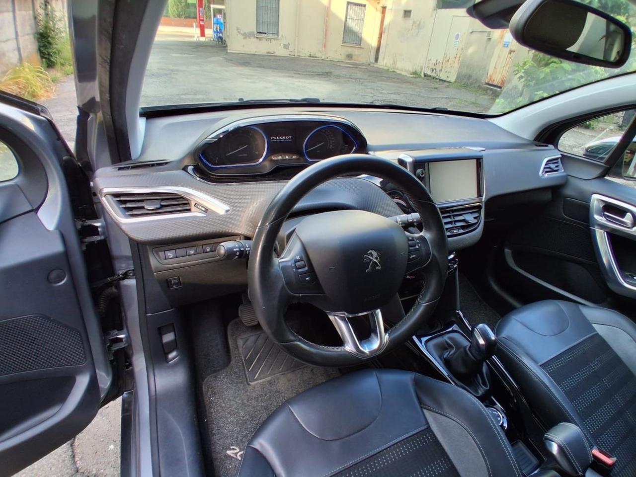 Peugeot 2008 1.6 e-HDi 92 CV Stop&Start Urban Cross