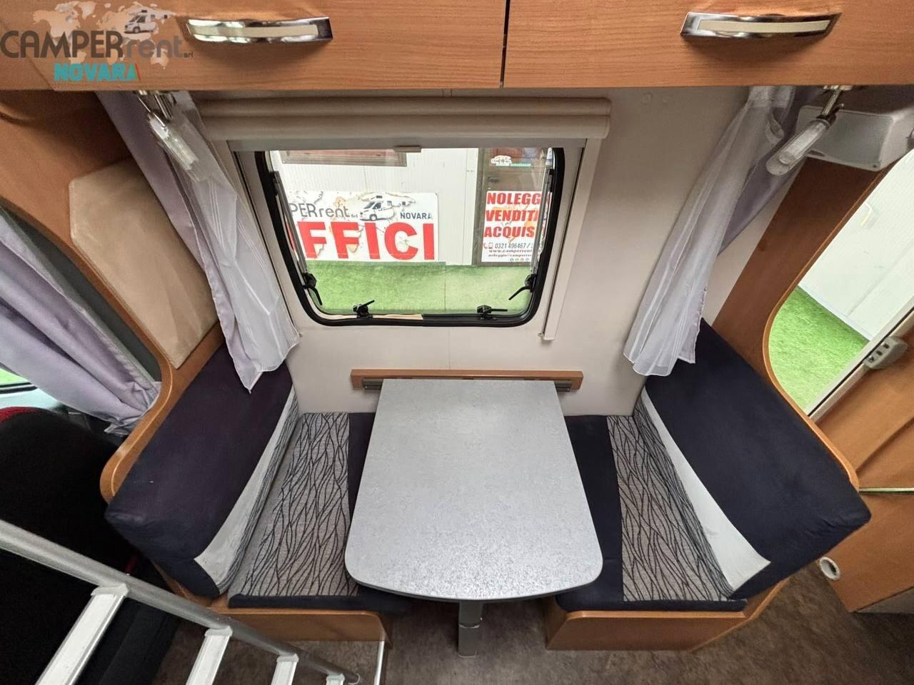CHALLENGER GENESIS 65 - mansardato con doppia Dinette e letti a castello in coda