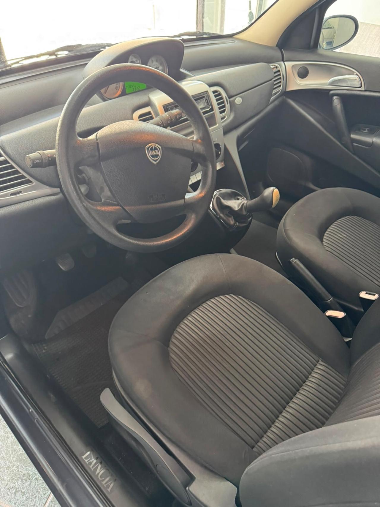 Lancia Ypsilon 1.3 MJT 75 CV Argento