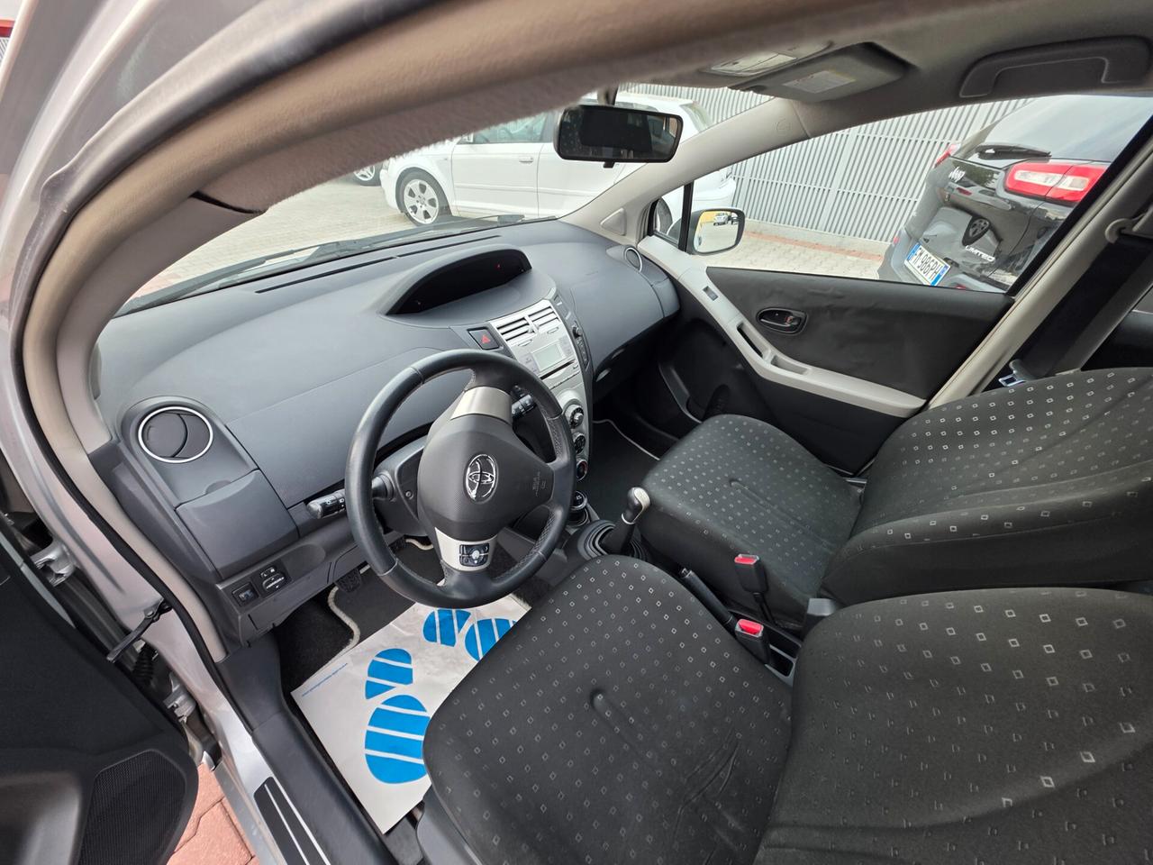 Toyota Yaris 1.0 5 porte