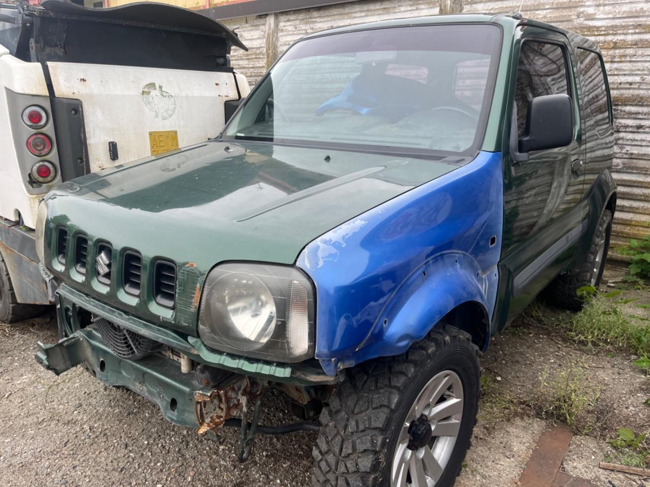 Suzuki Jimny 1.3i 16V sinistrato