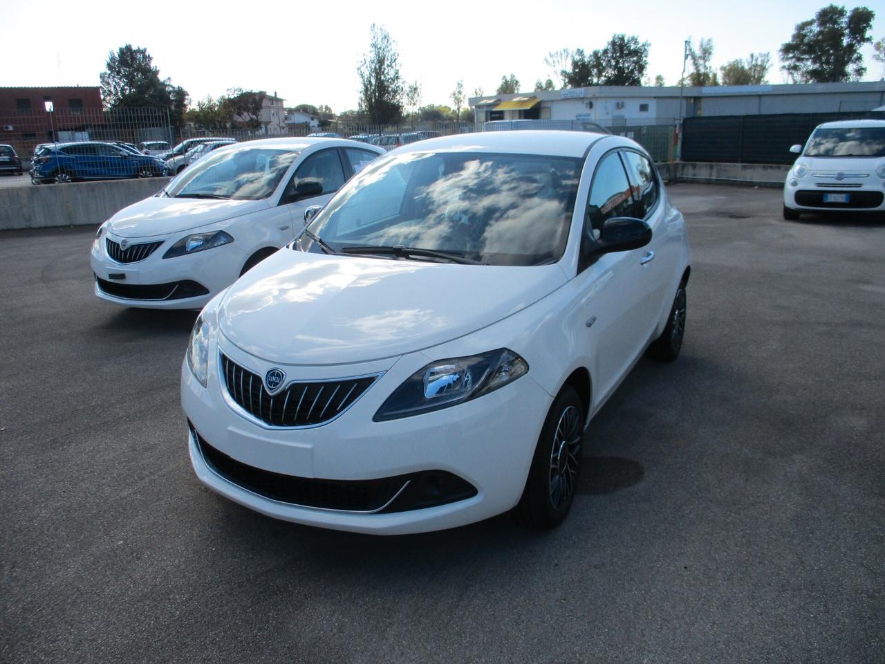 Lancia Ypsilon 1.0 FireFly 5 porte S&S Hybrid Platino