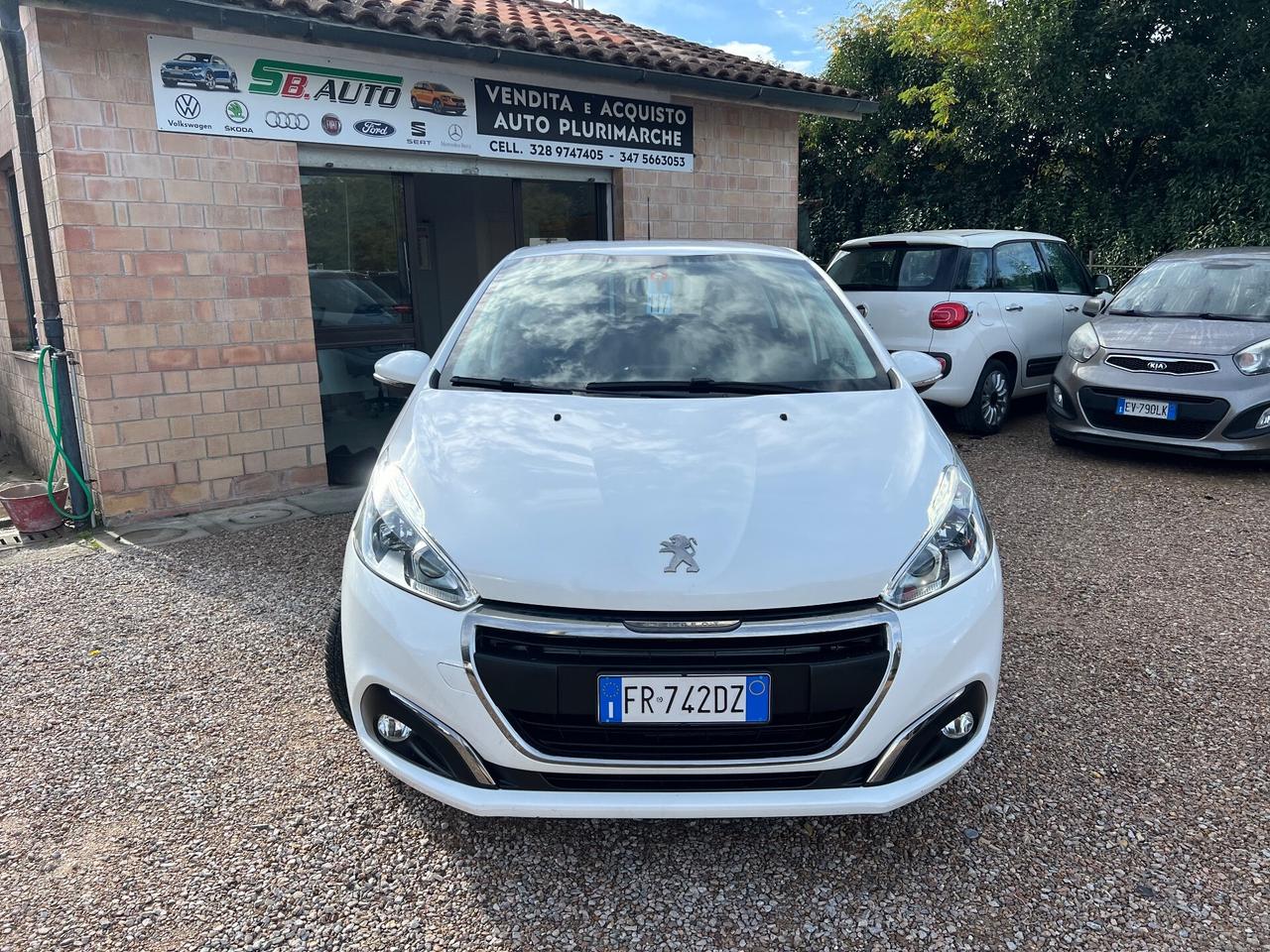 Peugeot 208 PureTech 82 5 porte Black Line