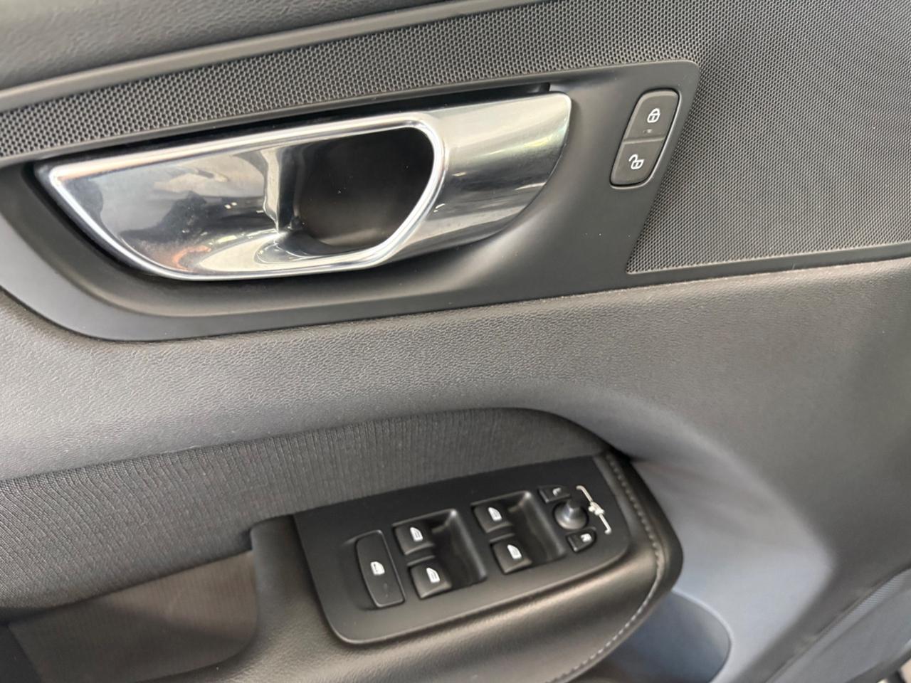 Volvo XC 60 D3 2.0 TDI 150cv 2019 km 175000