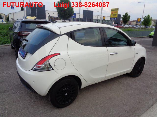 LANCIA Ypsilon 1.0 FireFly 5 porte S&S Hybrid Ecochic Silver