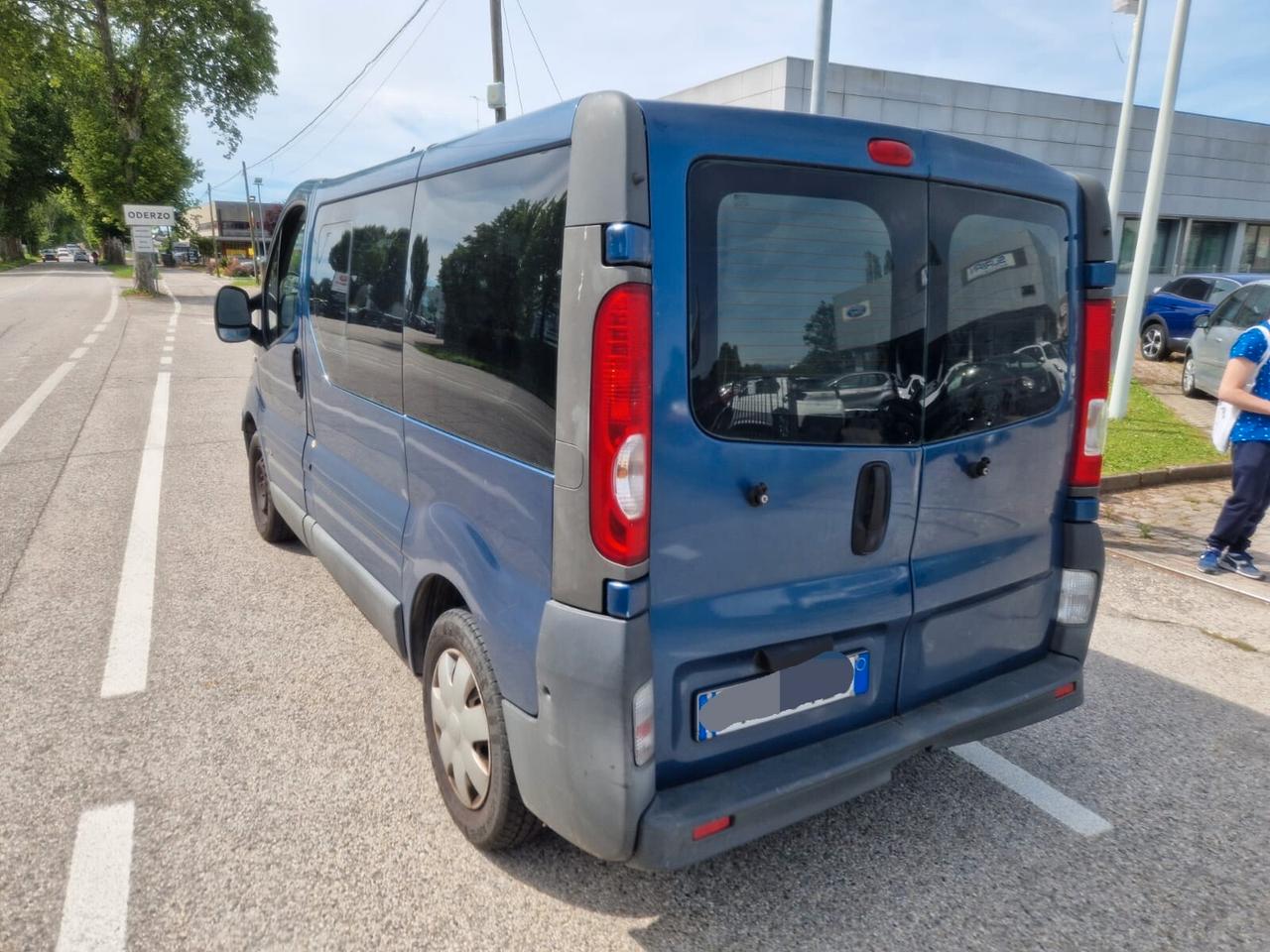 Renault Trafic T29 2.5 dCi/115 PC-TN Passenger Confort 9 POSTI
