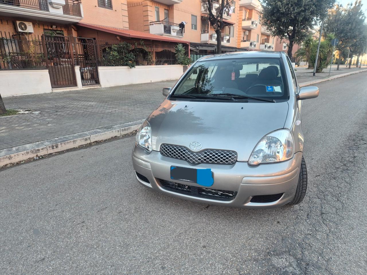 Toyota Yaris 1.0 benzina 68cv anno 05