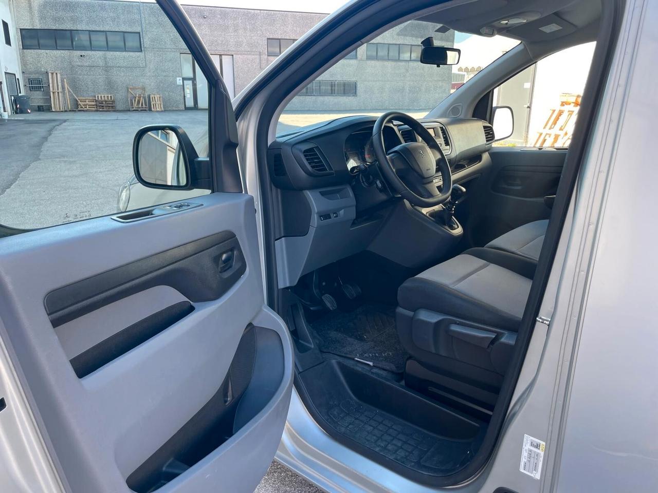 Peugeot Expert BlueHDi 115 S&S PL-TN Combi Standard 9 POSTI