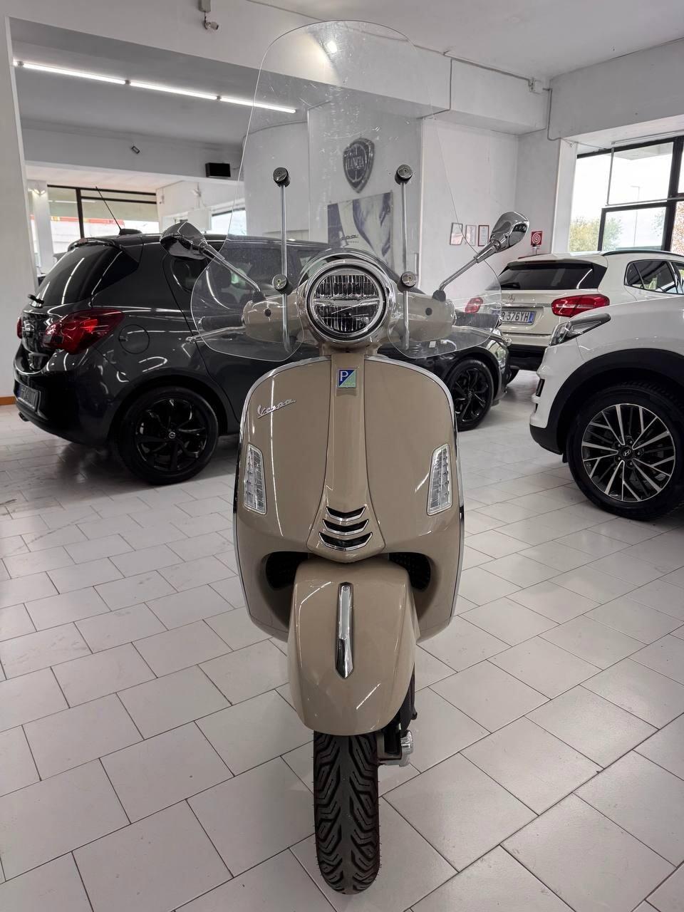 Piaggio Vespa 300 GTS GTS 300