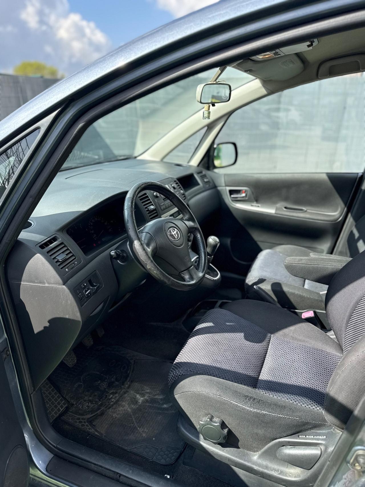 Toyota COROLLA VERSO 2.0 DIESEL NEOPATENTATI