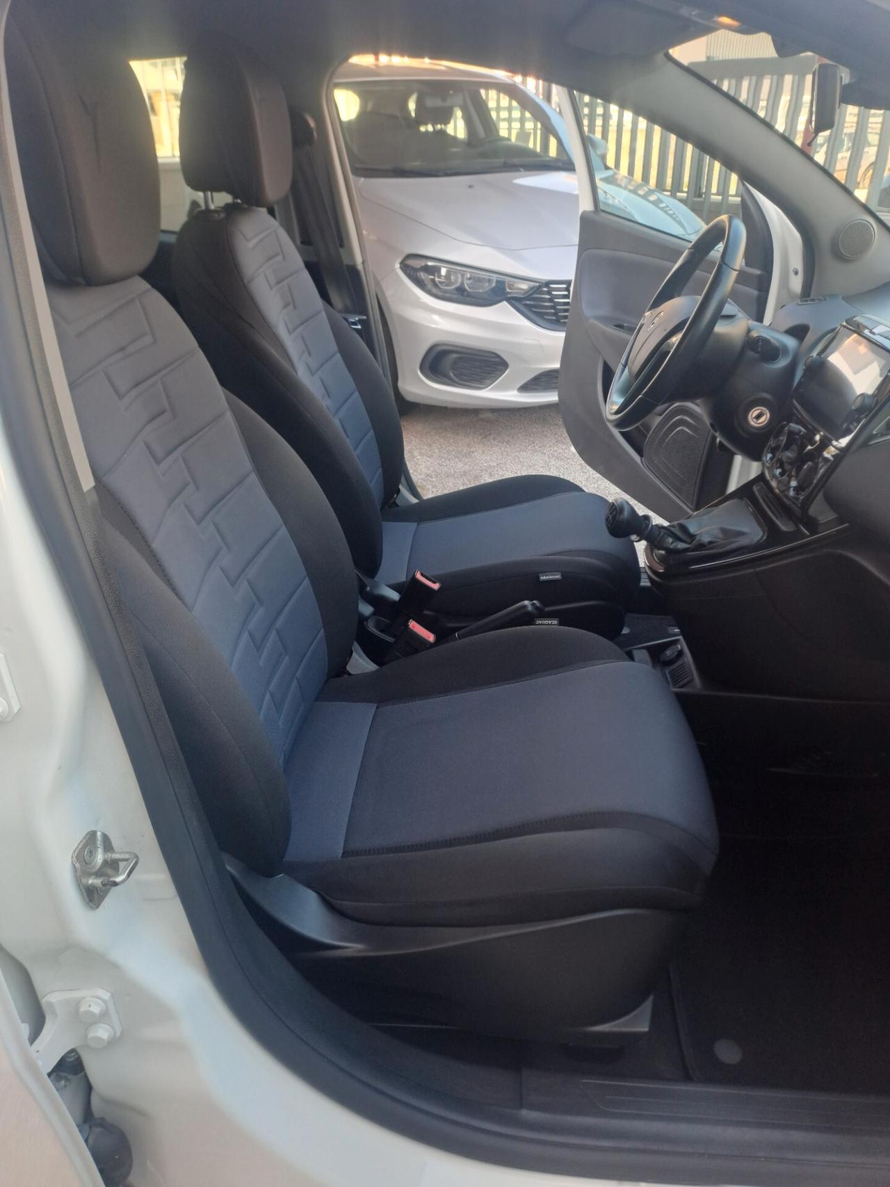 Lancia Ypsilon 1.0 FireFly 5 porte S&S Hybrid Gold