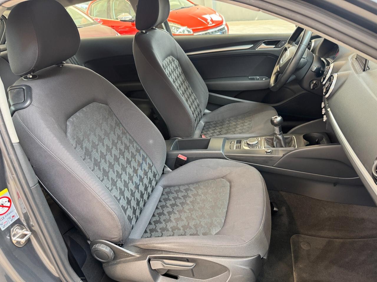 Audi A3 3P 1.6 TDI 105 CV YOUNG