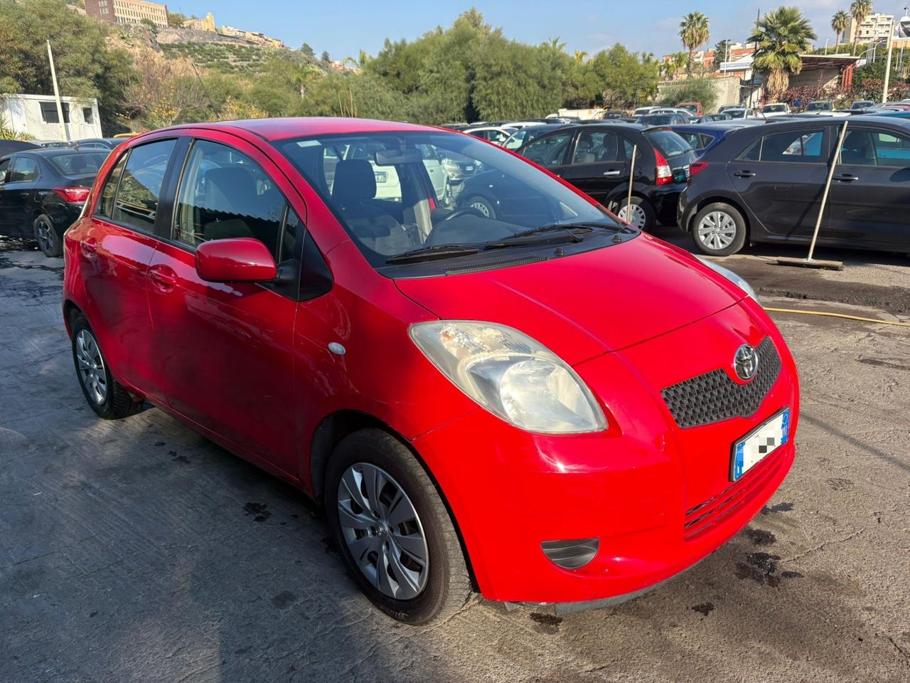 Toyota Yaris 1.0 5 porte