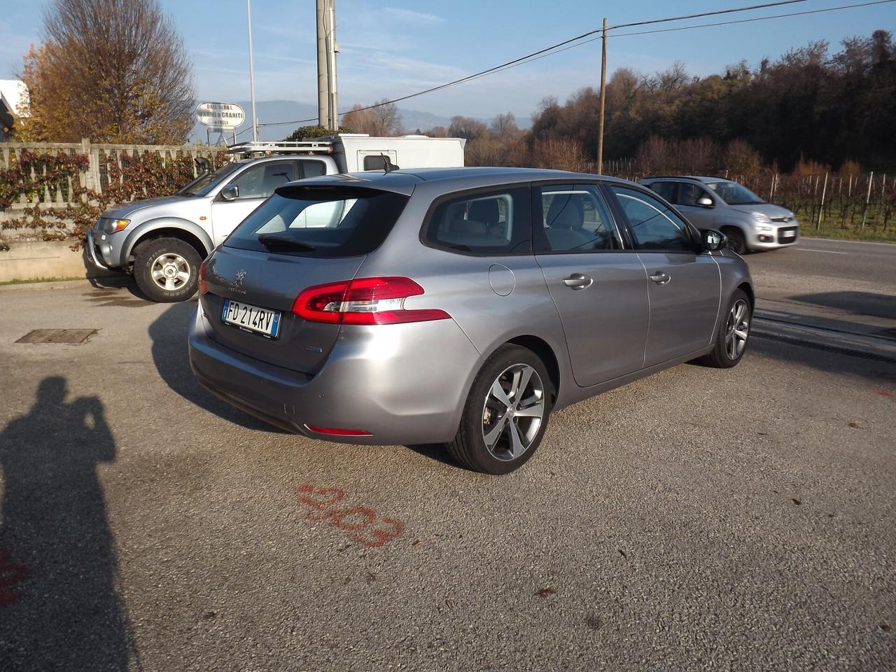 Peugeot 308 BlueHDi 120 S&S SW Allure