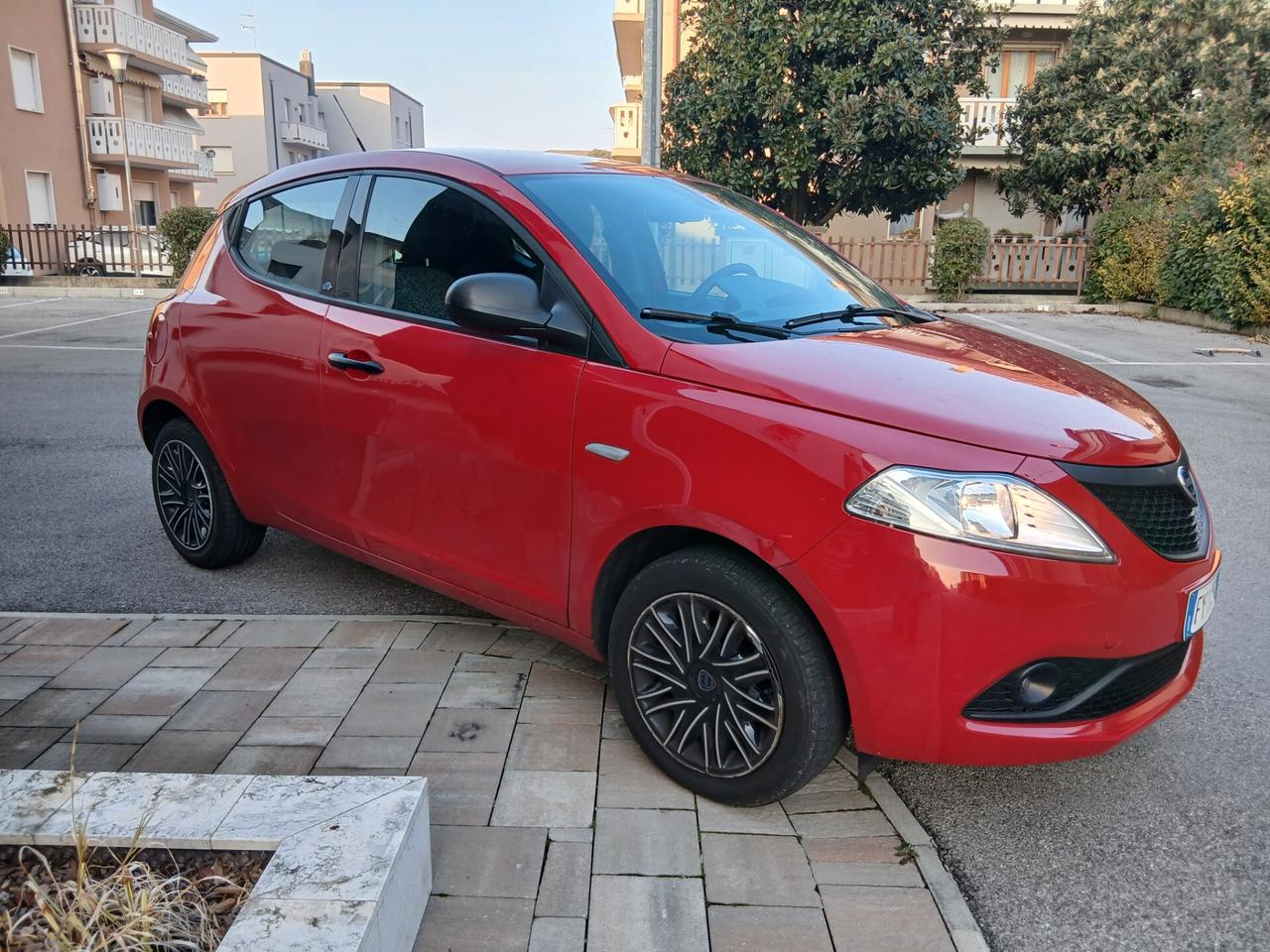 Lancia Ypsilon 1.2 69 CV 5 porte S&S unico proprietario tua a € 193 mese