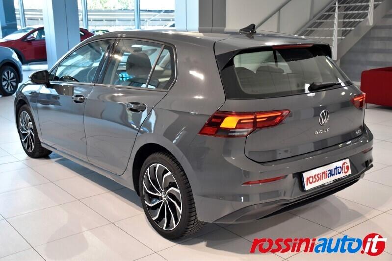 VOLKSWAGEN GOLF 8 1.0 ETSI 110 CV DSG LIFE + R17 VENTURA BI-COLOR