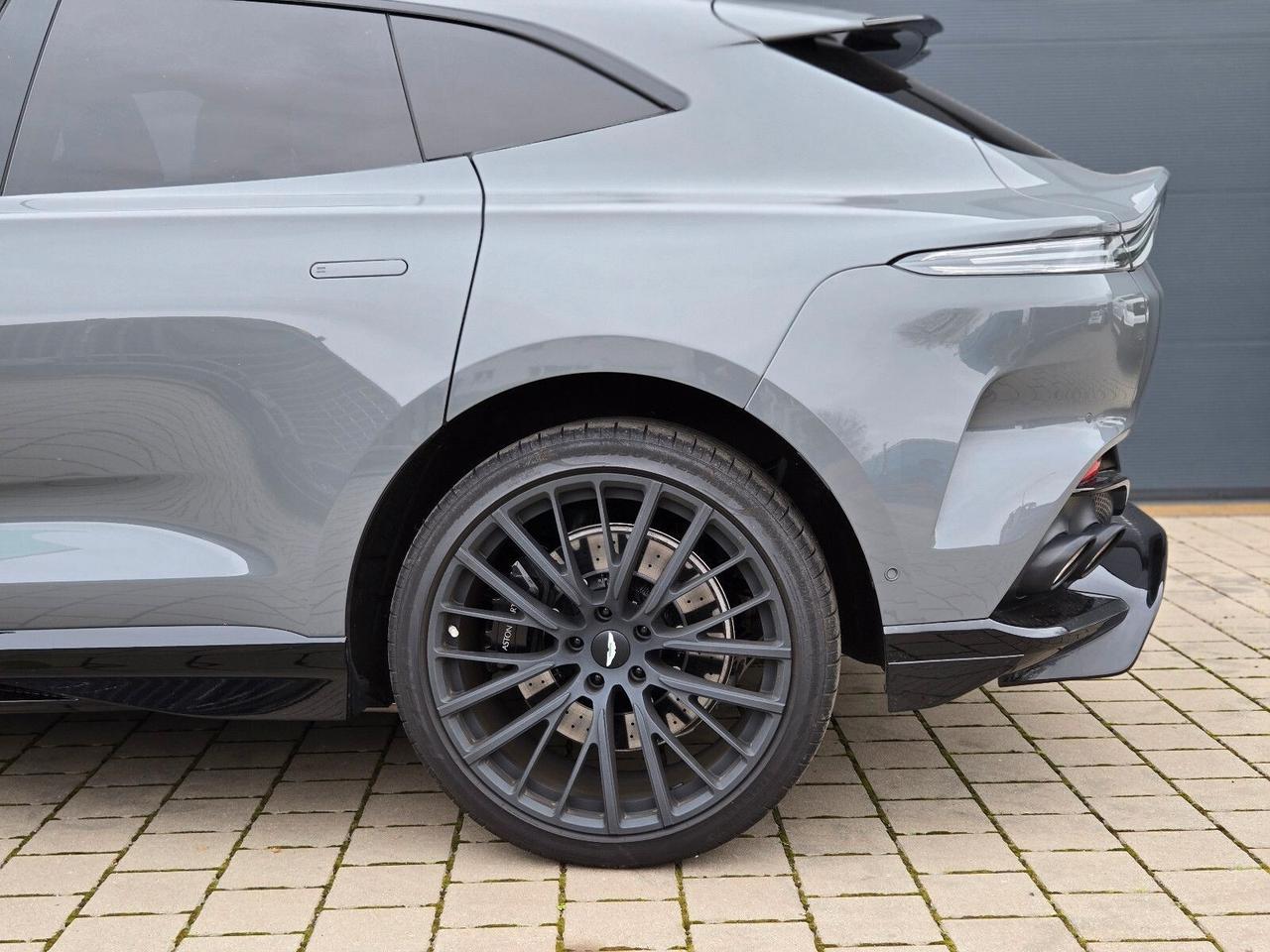 Aston Martin DBX DBX707