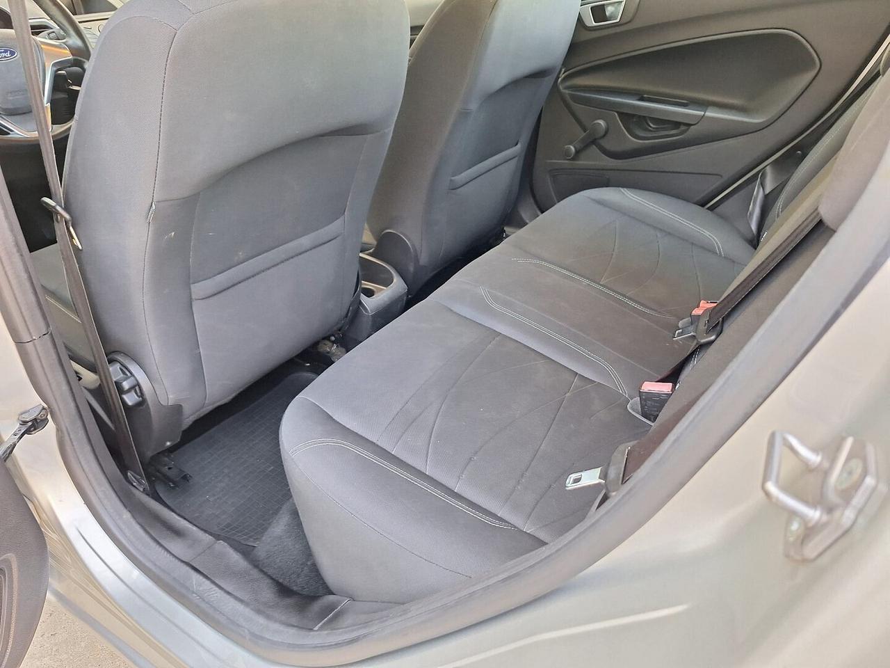 Ford fiesta 1.4 GPL 95cv.Distribuzione Ok